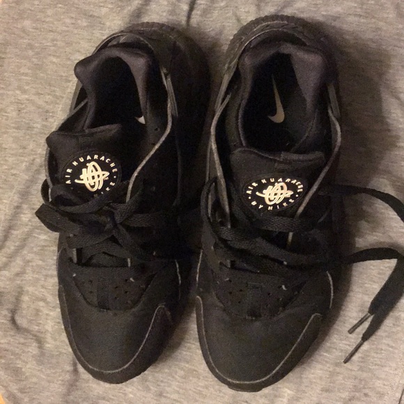 Nike Other - Men Nike black huaraches ,comes in original box Nike Other - Men Nike black huaraches ,comes in original box